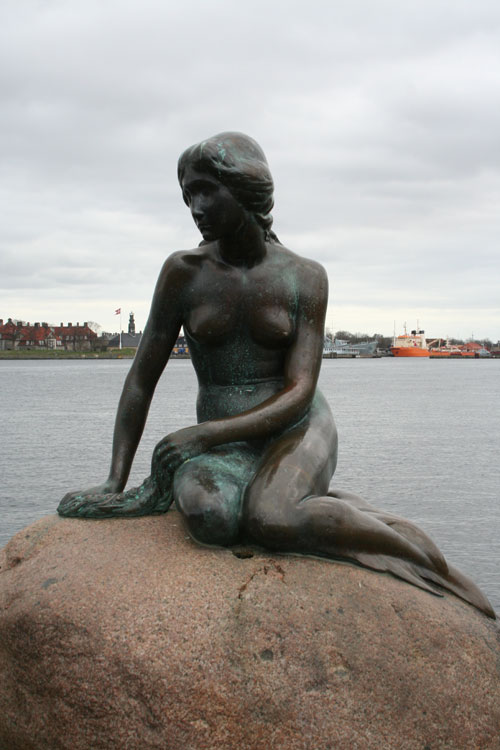 The town's landmark: The Little Mermaid statue